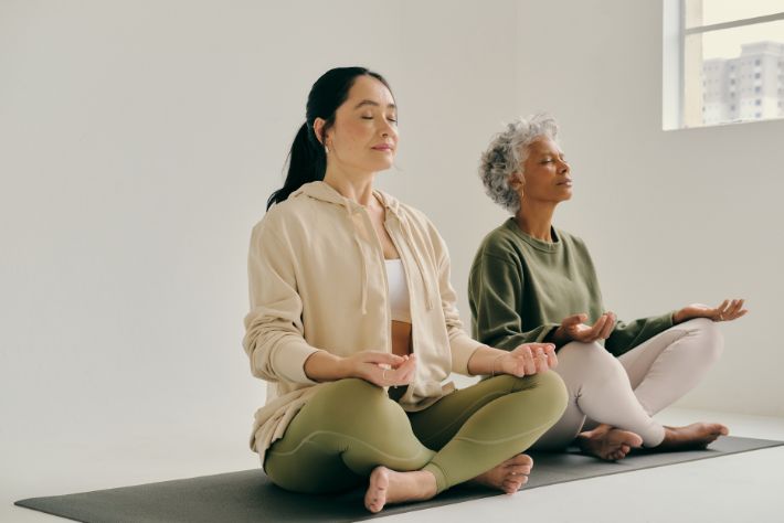 Manfaat Mindfulness dan Yoga dalam Mengurangi Stres Kerja