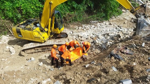 Tragis 3 Buruh Proyek Tewas Terkubur Longsor di Ungasan Badung