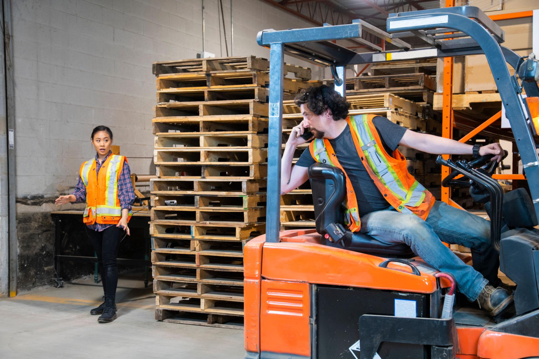 Distraksi Smartphone sebagai Penyebab Kecelakaan Kerja