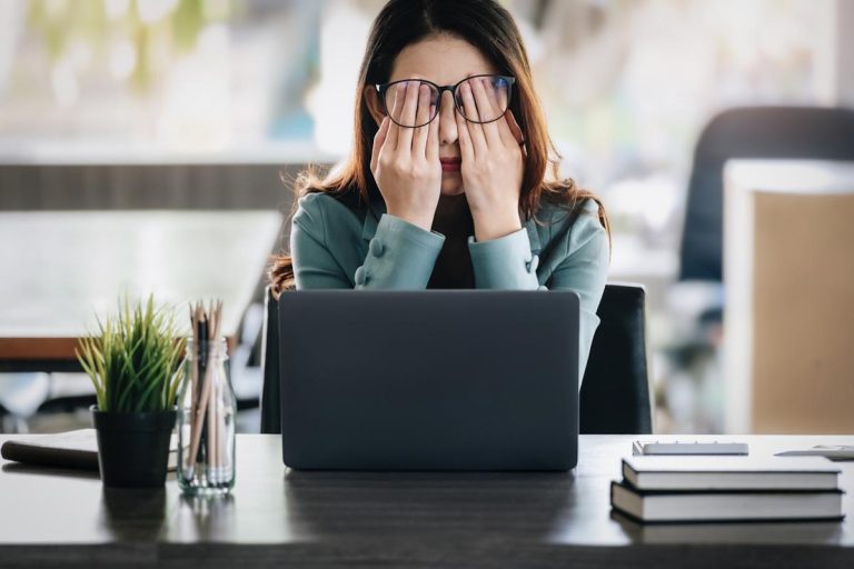Fatigue Digital- Ancaman Baru Keselamatan Kerja di Era Selalu Online