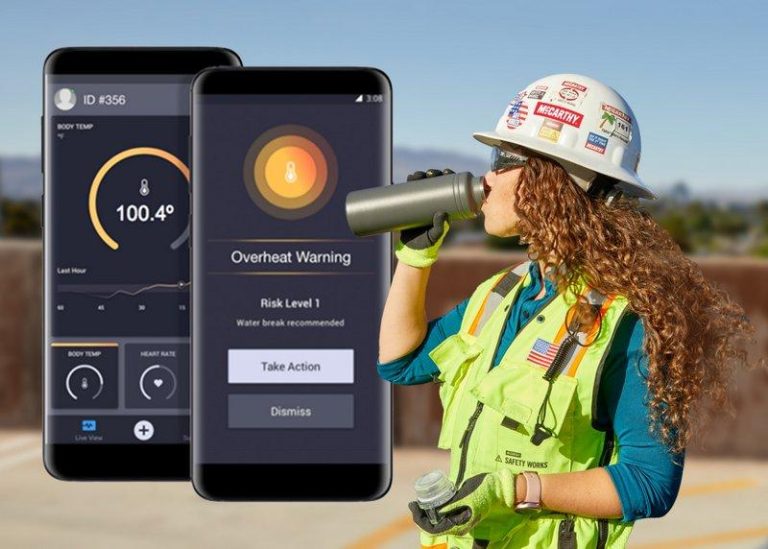 pekerja konstruksi menggunakan smart vest atau helmet dengan indikator suhu tubuh