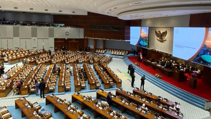 UU Ketenagakerjaan Terbaru Disahkan, Cek Poin Pentingnya di Sini!